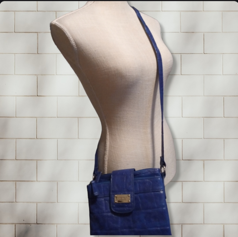 💙 Nine West Vegan Croc Leather Multi Pocket Crossbody in Indigo